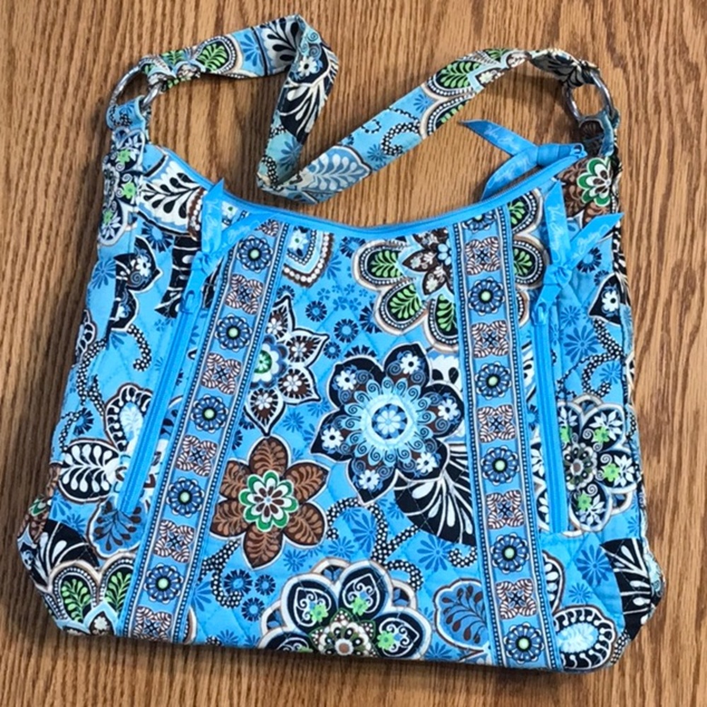 Vera Bradley Lisa B handbag in Bali Blue - Retired.  Beautiful!!